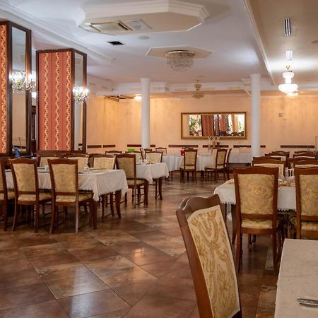 Hotel Coral Сату Маре Екстериор снимка