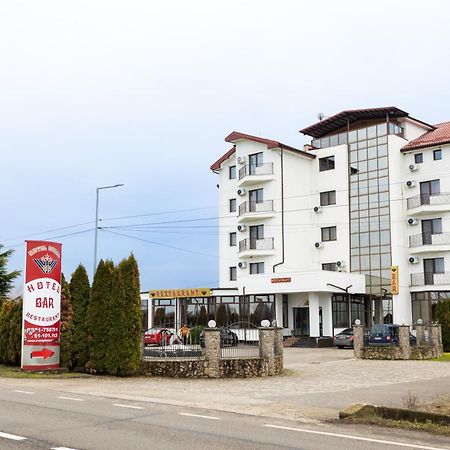 Hotel Coral Сату Маре Екстериор снимка