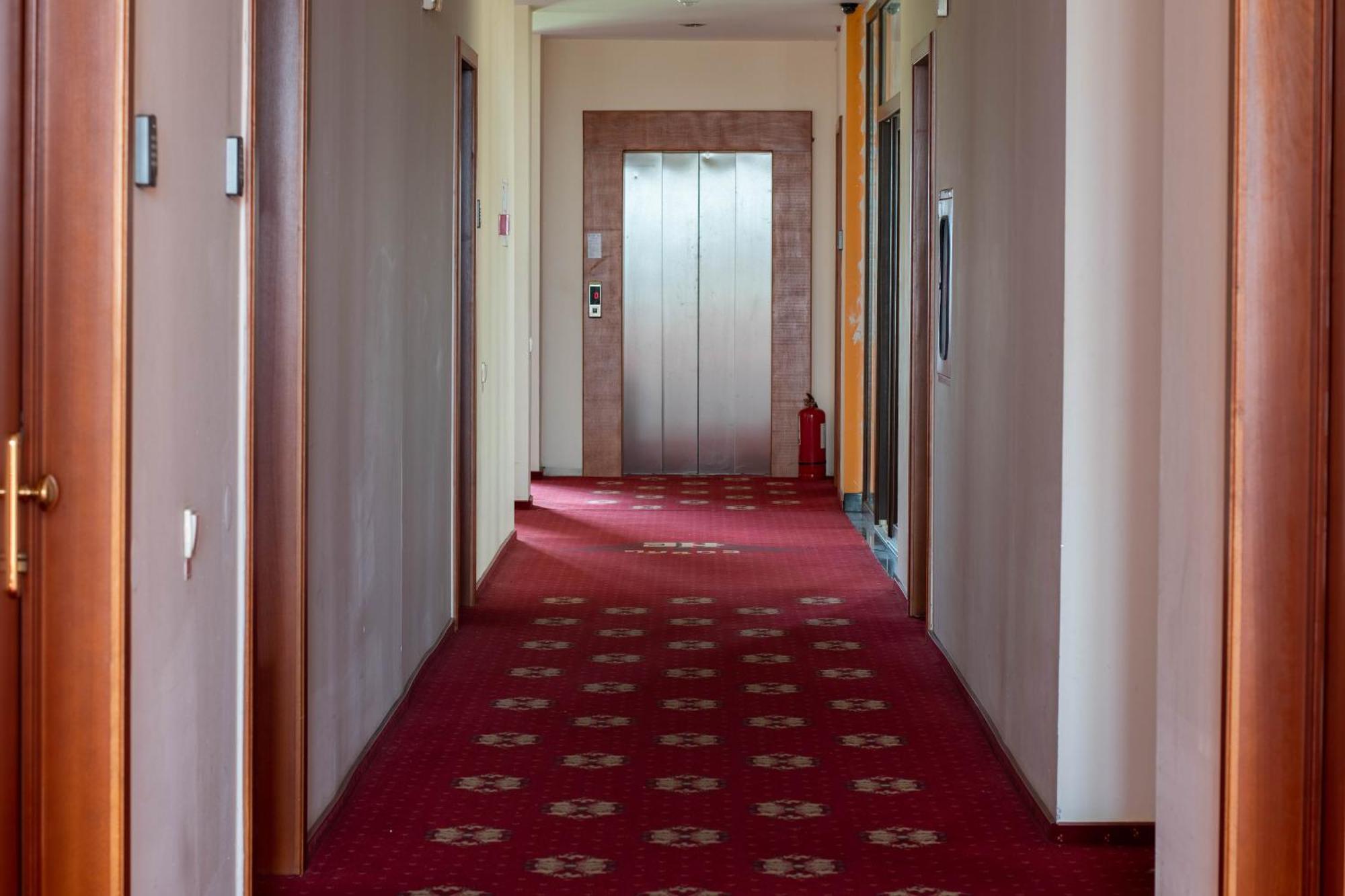 Hotel Coral Сату Маре Екстериор снимка