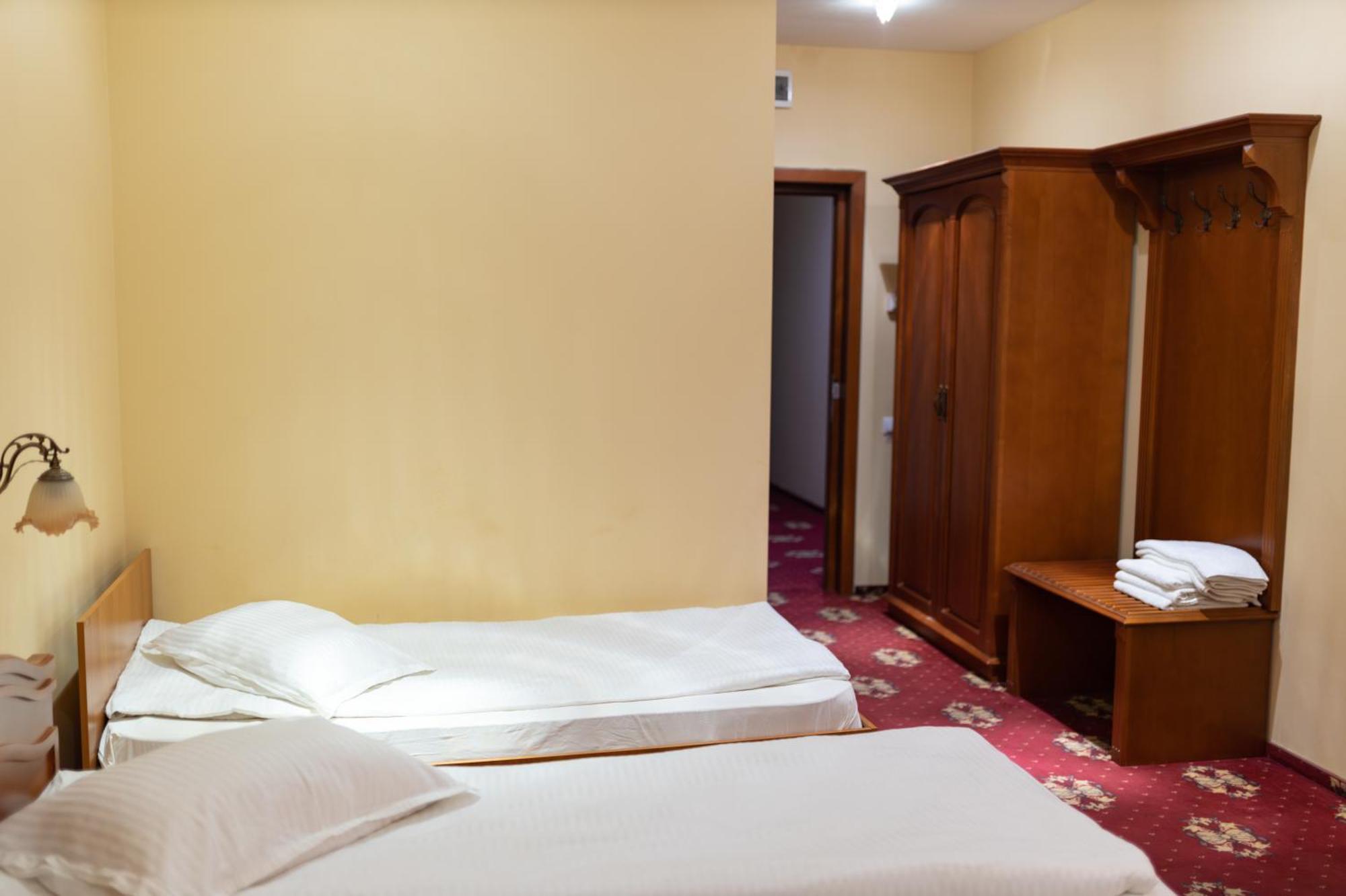 Hotel Coral Сату Маре Екстериор снимка