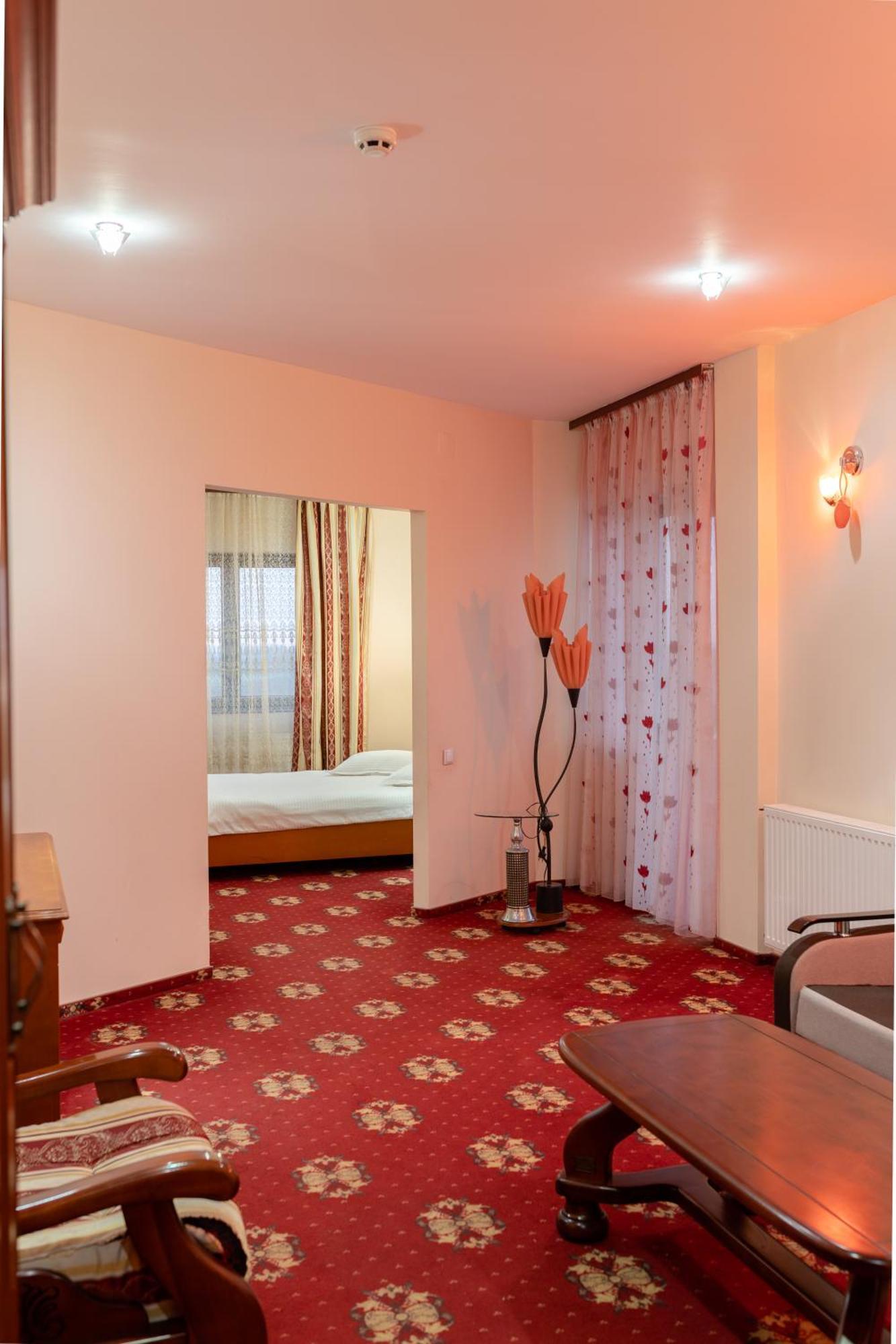 Hotel Coral Сату Маре Екстериор снимка