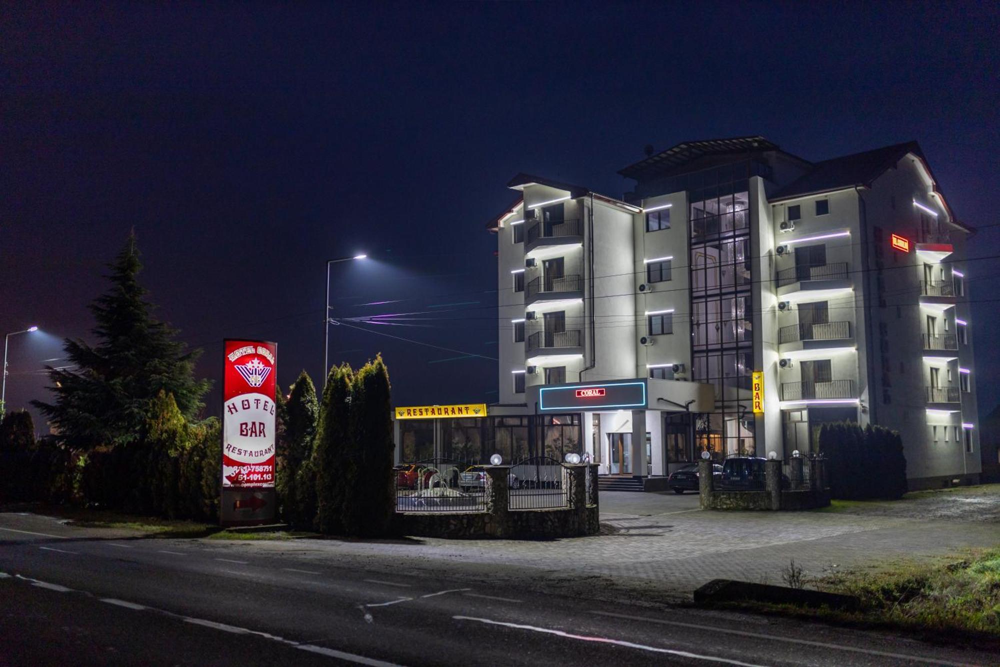 Hotel Coral Сату Маре Екстериор снимка