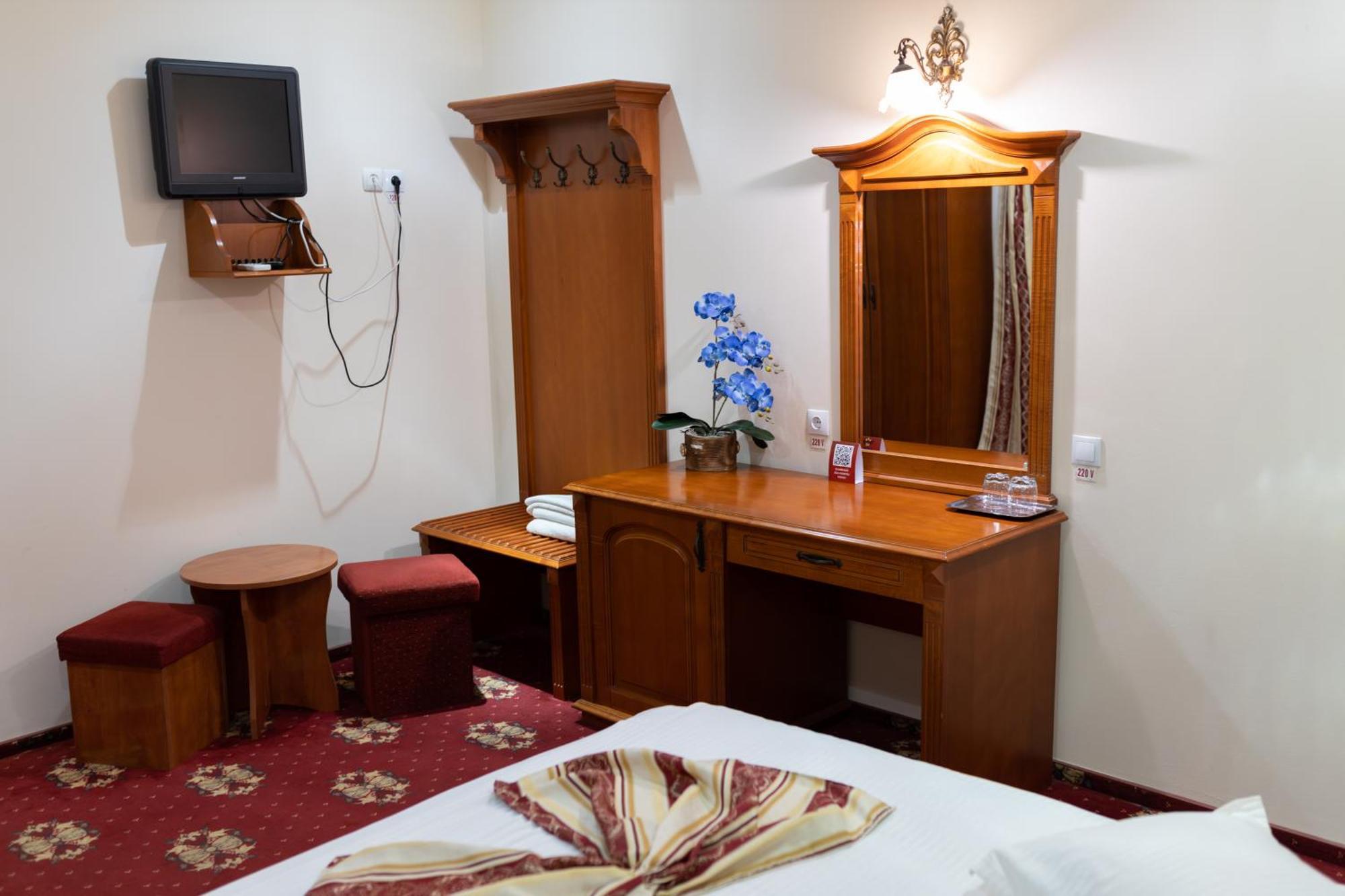 Hotel Coral Сату Маре Екстериор снимка