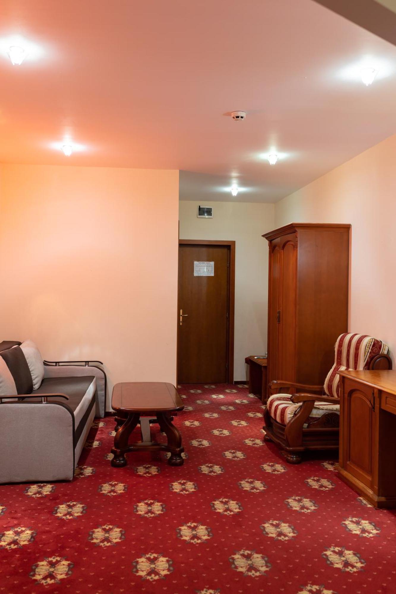 Hotel Coral Сату Маре Екстериор снимка