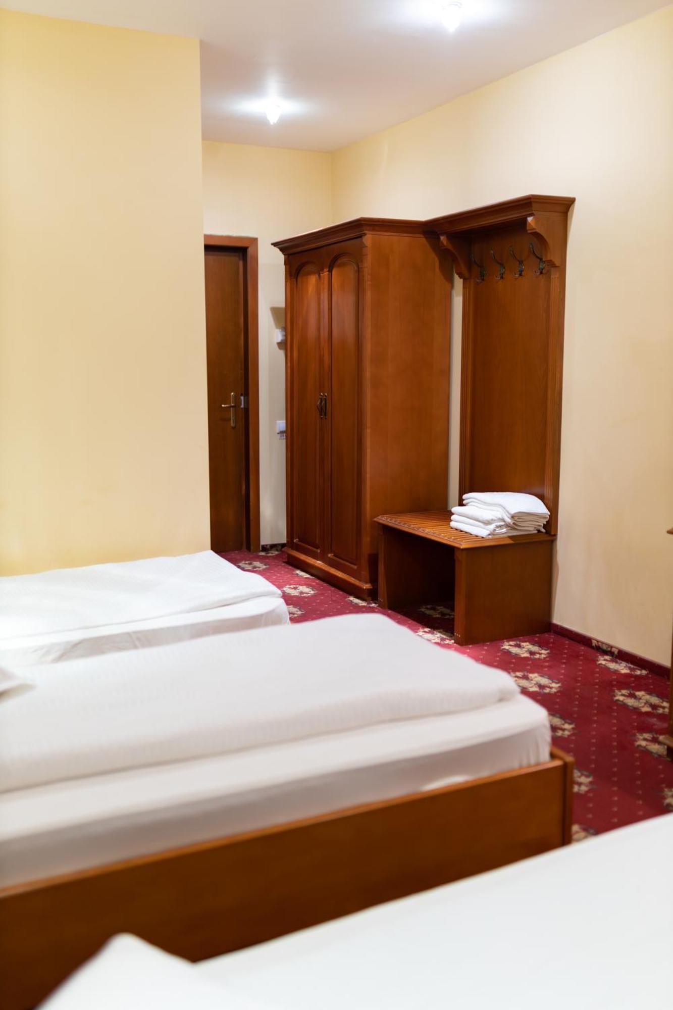 Hotel Coral Сату Маре Екстериор снимка