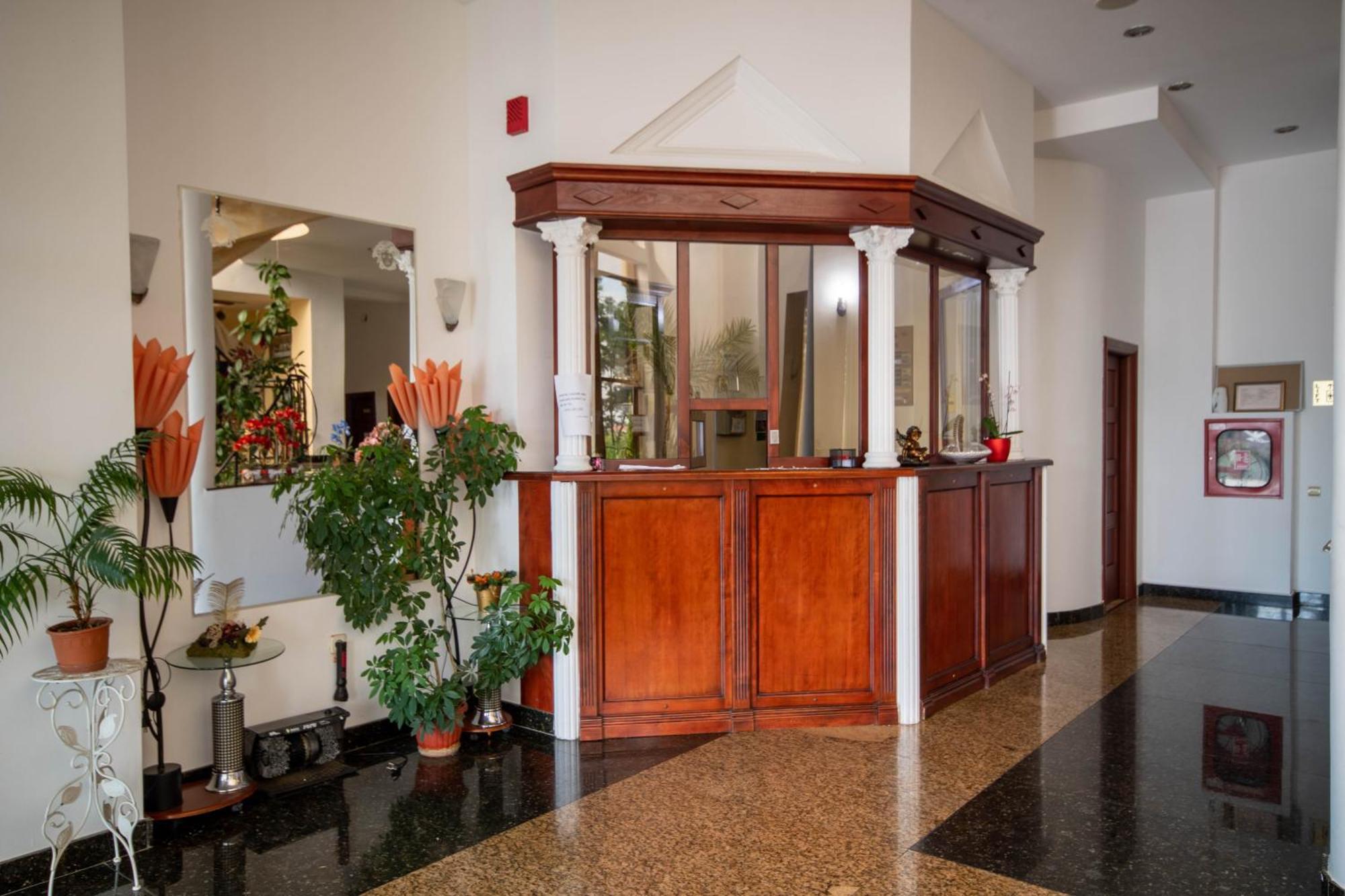 Hotel Coral Сату Маре Екстериор снимка
