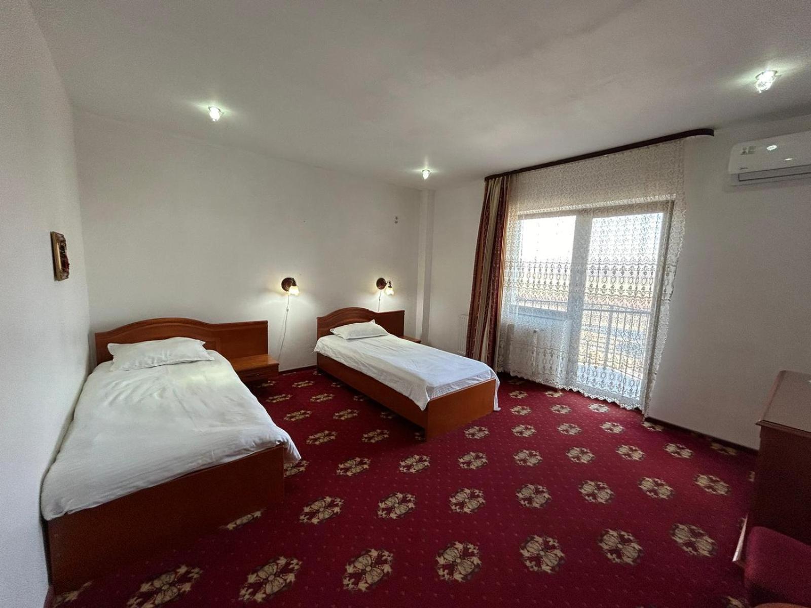 Hotel Coral Сату Маре Екстериор снимка
