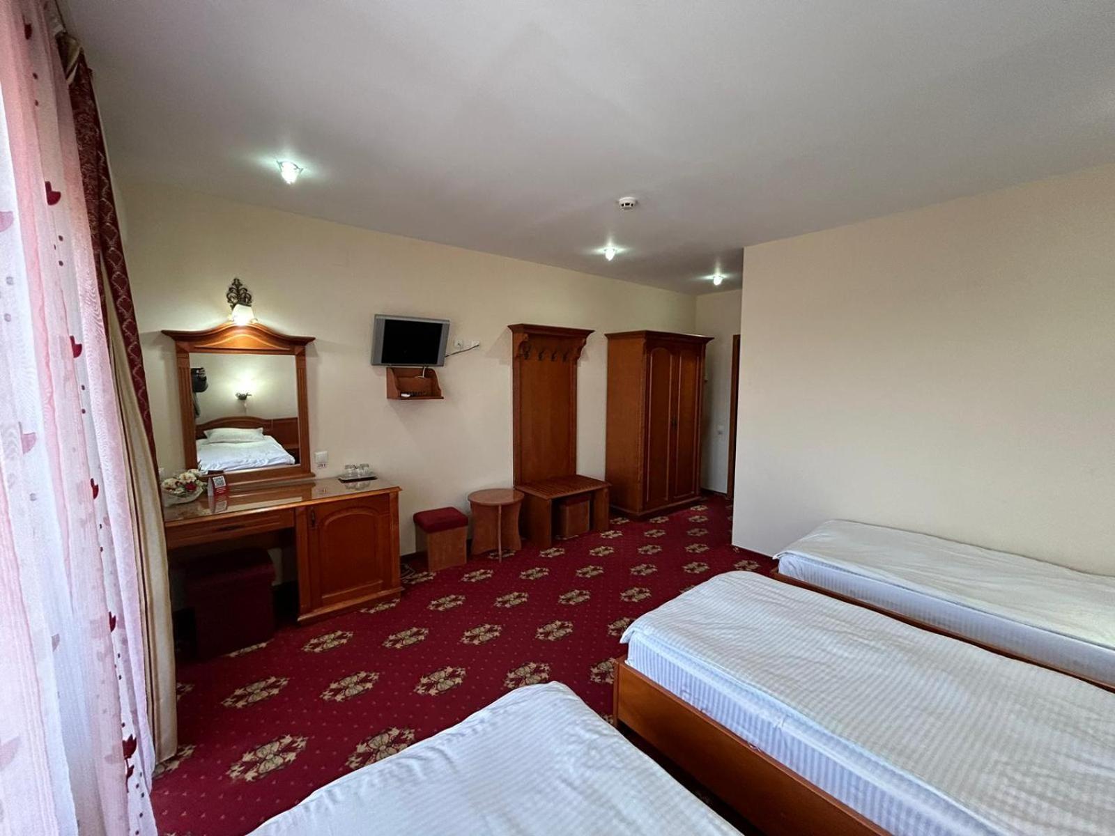 Hotel Coral Сату Маре Екстериор снимка
