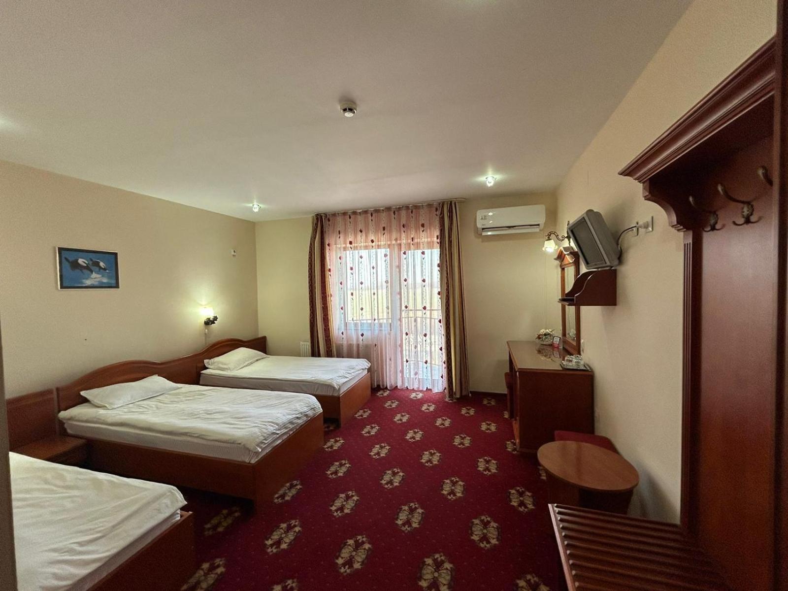 Hotel Coral Сату Маре Екстериор снимка