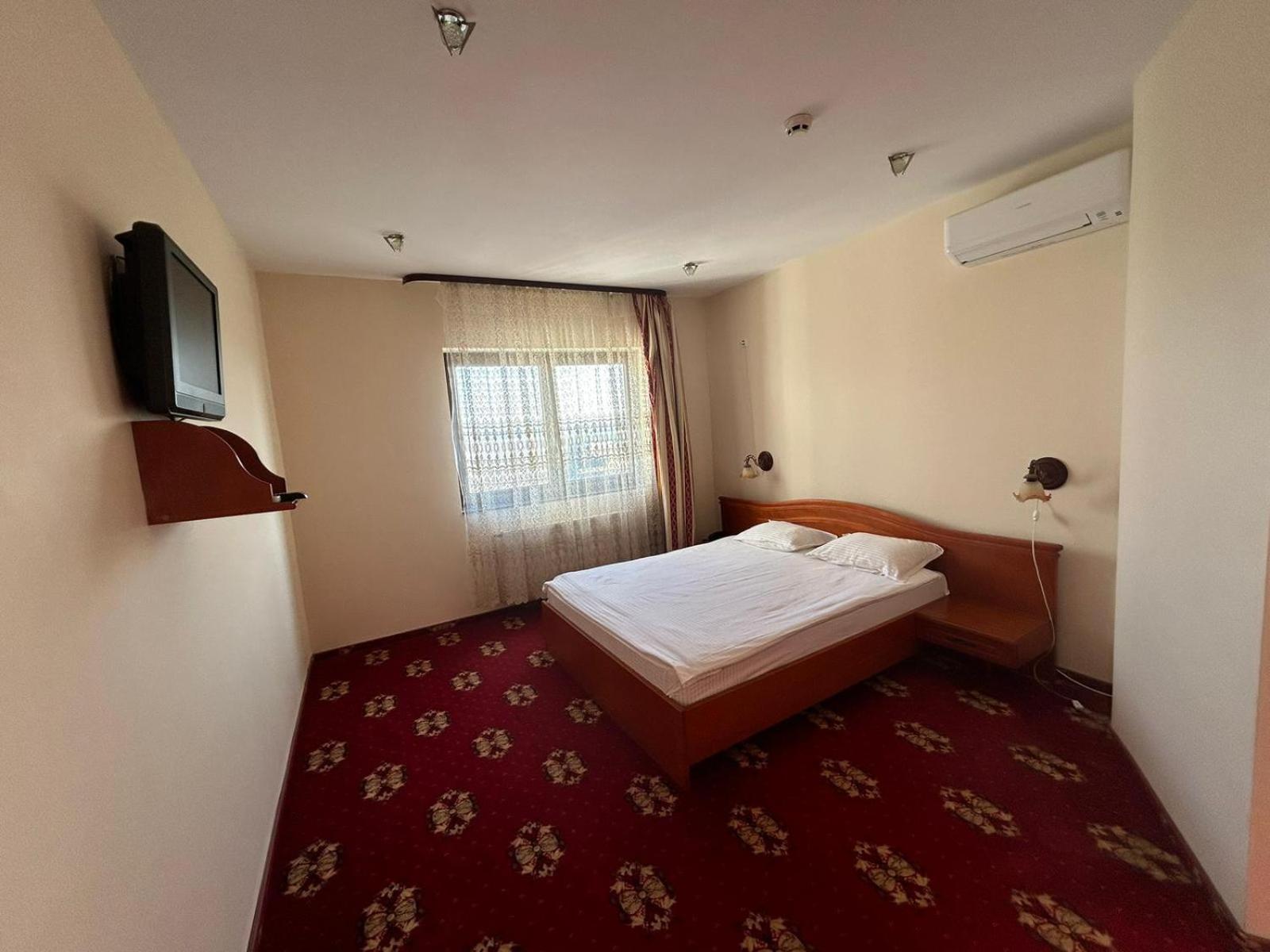 Hotel Coral Сату Маре Екстериор снимка