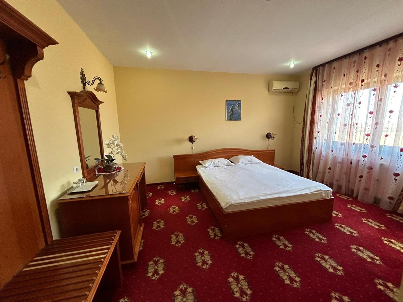 Hotel Coral Сату Маре Екстериор снимка