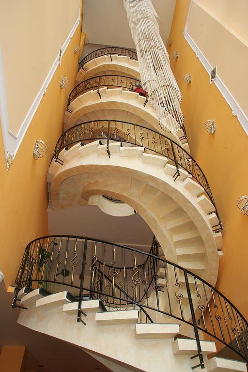 Hotel Coral Сату Маре Екстериор снимка
