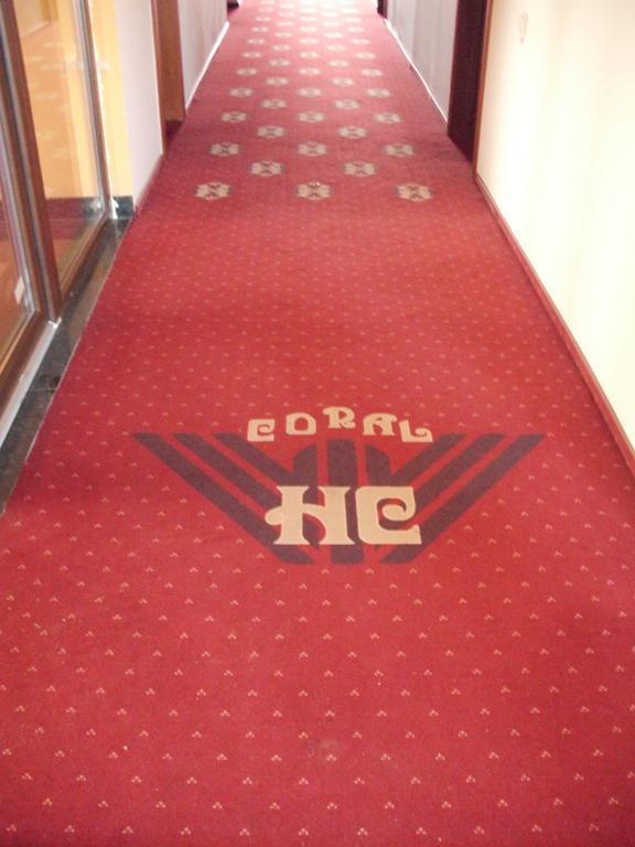 Hotel Coral Сату Маре Екстериор снимка