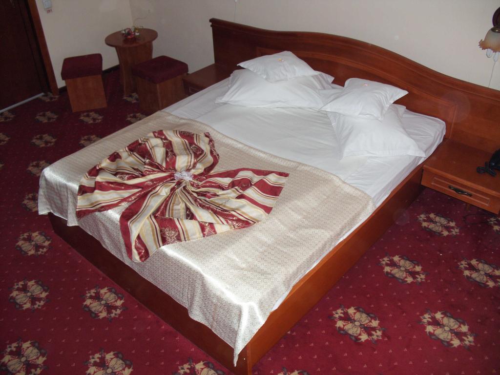 Hotel Coral Сату Маре Екстериор снимка