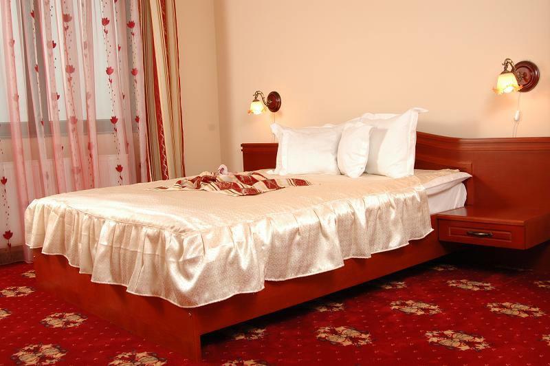 Hotel Coral Сату Маре Екстериор снимка